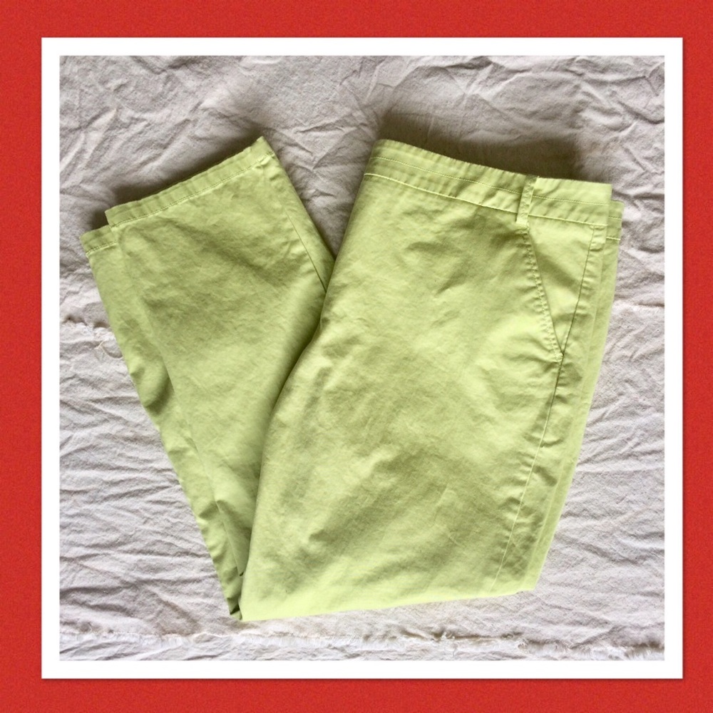 ❣️2/$20❣️ New York & Company Lime Green Capris